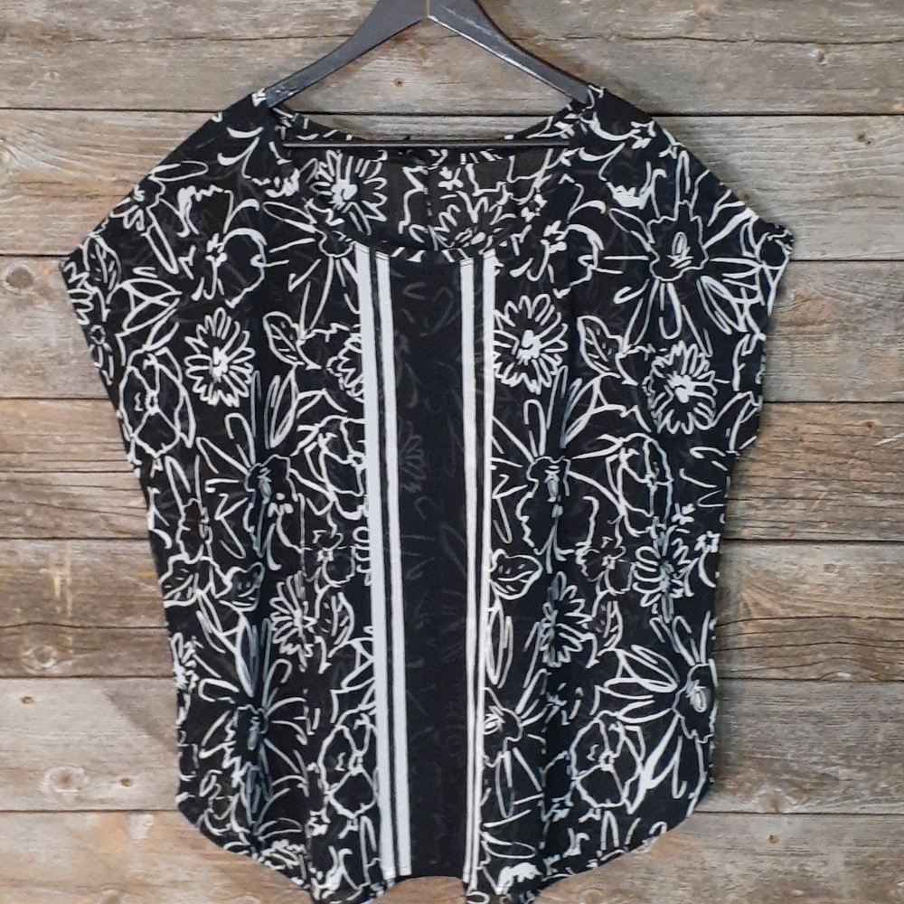 Lane Bryant 18/20 sheer short sleeve shirt